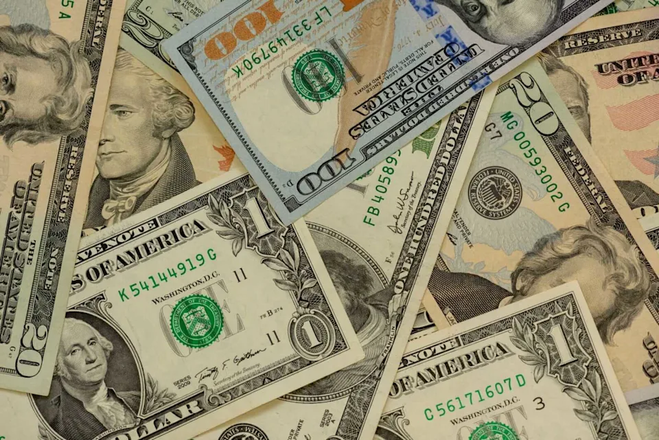 Dollar Weakens on Dovish Fed Comments